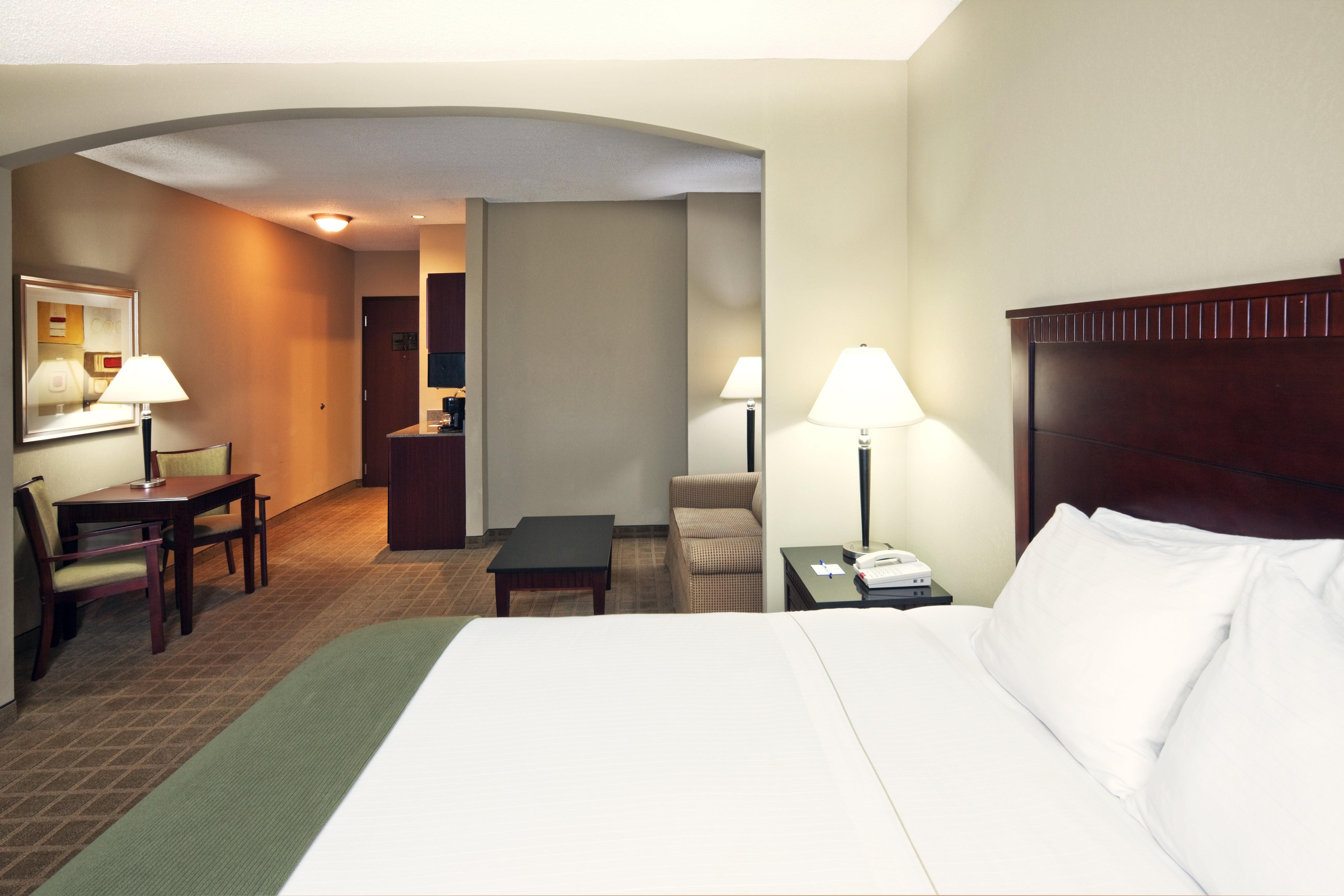 Holiday Inn Express Hotel & Suites Shawnee I-40 By Ihg Экстерьер фото
