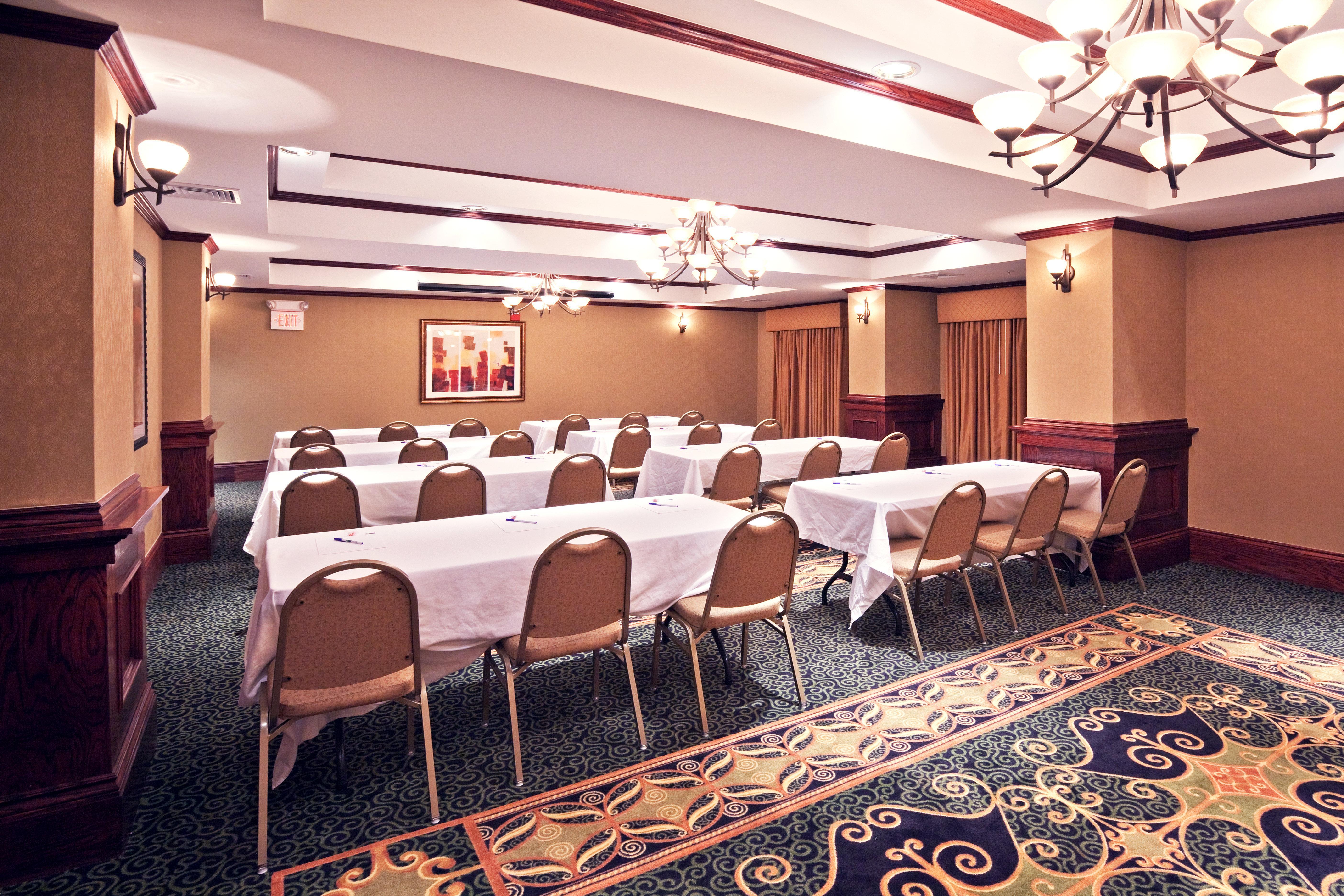 Holiday Inn Express Hotel & Suites Shawnee I-40 By Ihg Экстерьер фото