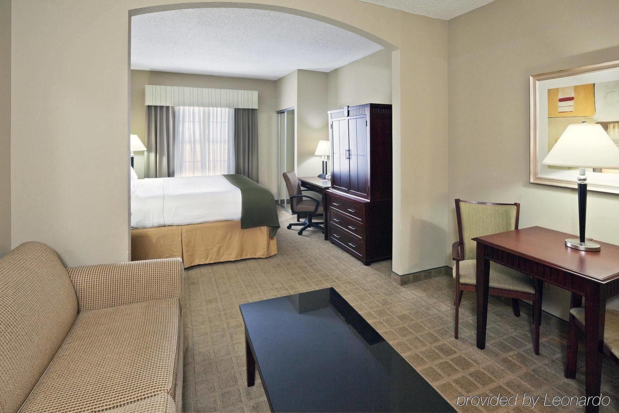 Holiday Inn Express Hotel & Suites Shawnee I-40 By Ihg Номер фото